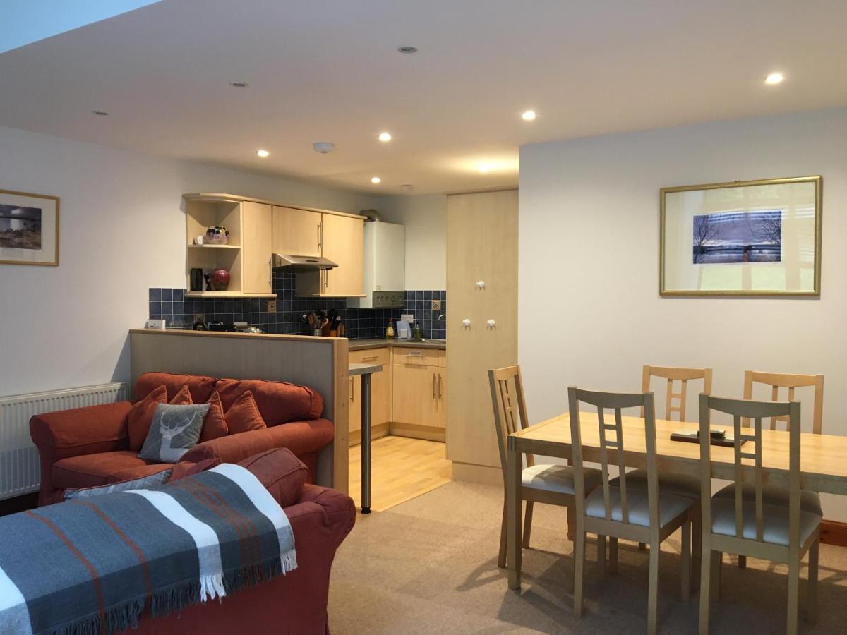 Lairds And Keepers Apartments Дънкелд Екстериор снимка